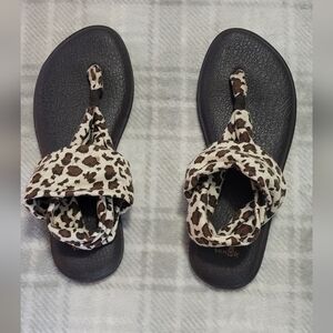 Sanuk Women's Leopard Print Sandals 11/11.5